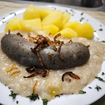 - Stáje 3*
